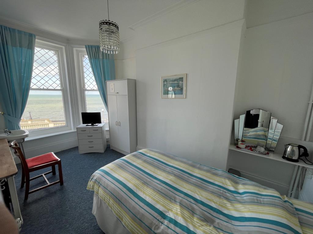 Lot: 148 - SEAFRONT BED AND BREAKFAST WITH POTENTIAL FOR CONVERSION - Bedroom with sea view